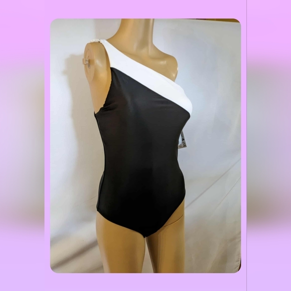 Nwt Black and White One-Shoulder Swimsuit - Picture 5 of 7